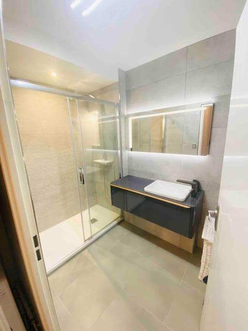 Luxueux T3 Piscine Et Vue Somptueuse Lägenhet Sète Exteriör bild